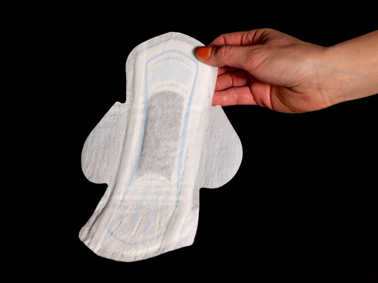 U by Kotex® Balance ultra thin charcoal pads with wings for teens, extra absorbency - how it looks